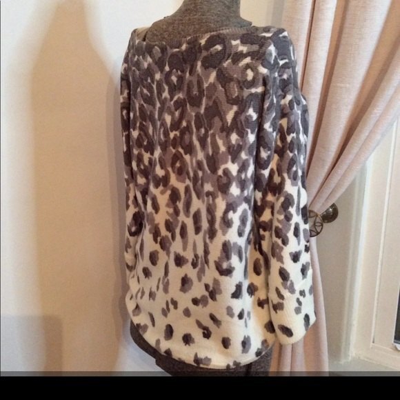 ANA SIZE PL WHITE ACRYLIC ANIMAL PRINT SWEATER 3/4 SLEEVE - Picture 6 of 8